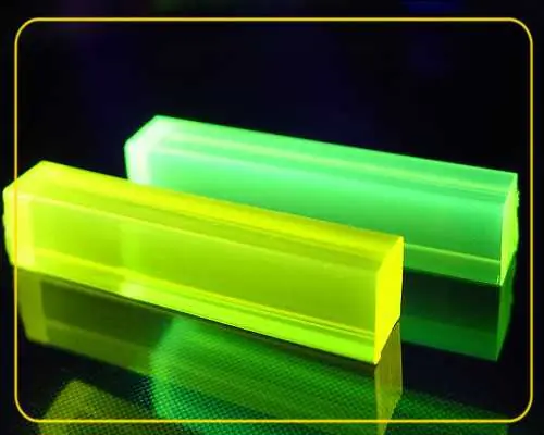 2 m LISA® Plexiglas® Vierkanstab 10 x 10 mm grün Markenware